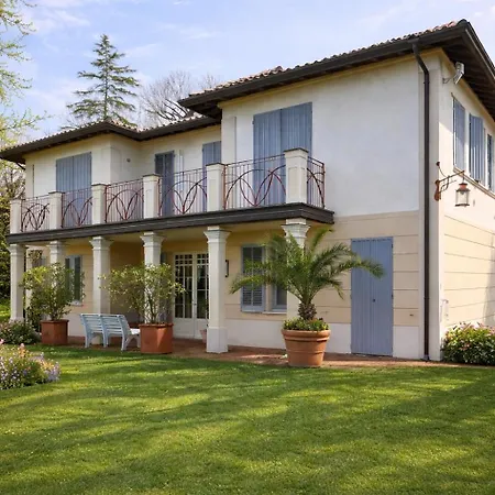 Atelier Monte Bago Bed and Breakfast Felegara